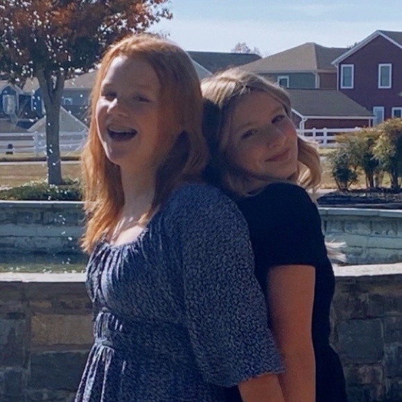 🌸 Welcome to My Poshmark Closet! @briellescloset3 - Picture 1 of 3